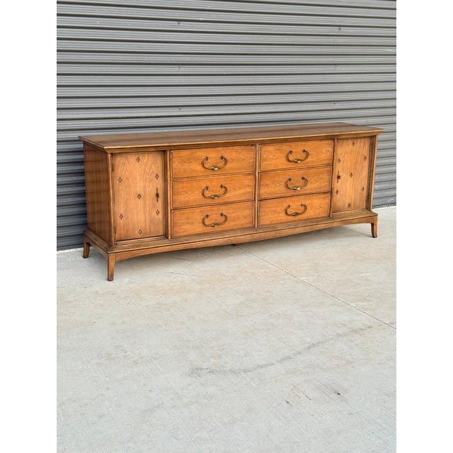 Thomasville 1960s Mid Century Modern Credenza / 12-Drawer Dresser W/ Mirror Attributed to Thomasville Horizon Series For Sale - Image 4 of 12