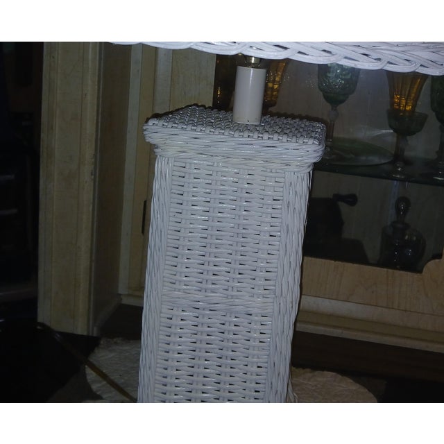 1970s Vintage Boho Woven Wicker Rattan Table Lamp With Large Wicker Shade For Sale - Image 5 of 10