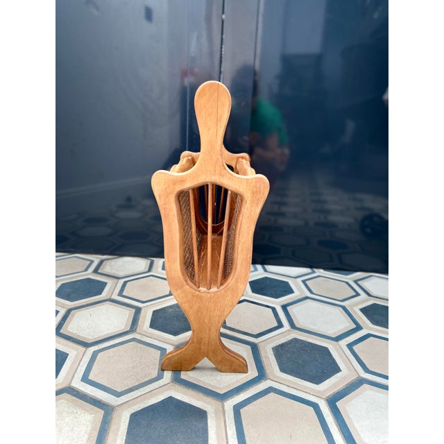 Wooden and cane magazine rack. 70s. Dimensions: H63 x L46 cm. Pretty magazine rack to place in a bedroom to store...