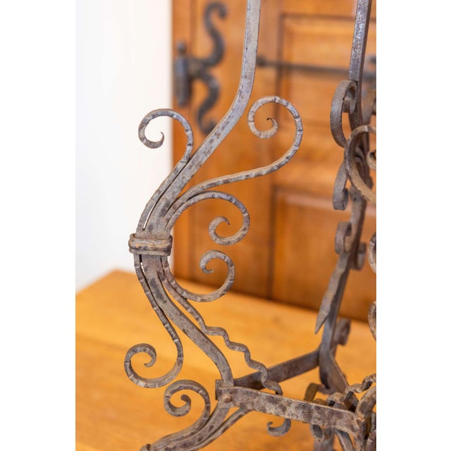 Early 20th Century Pair of Italian Wrought-Iron Plant Stands with Scrolling Motifs, circa 1900 For Sale - Image 5 of 8