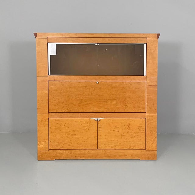 Italian modern chest of drawers Oli by Chi Wing Lo for Giorgetti, 1990s Chest of drawers model Oli, entirely made of maple...
