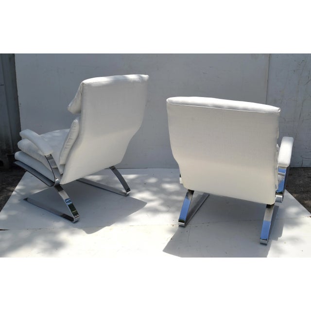 Pair of Saporiti Style Cantilever Lounge Chair Off White Bouclé Upholstery 1980 For Sale - Image 10 of 13