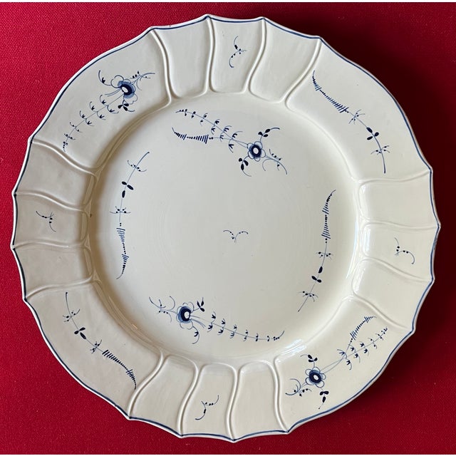 Rococo Large Antique 18th Century French Porcelain Round Charger Platter in Chantilly Blue Sprig For Sale - Image 3 of 14
