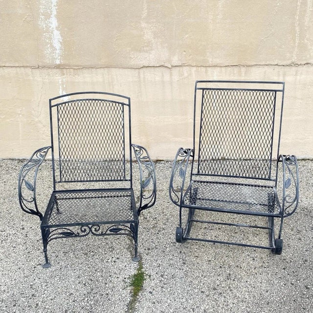 Black Mid 20th Century Vintage Salterini Style Art Nouveau Wrought Iron Garden Seating & Table, 4 Pieces, Attributed For Sale - Image 8 of 17