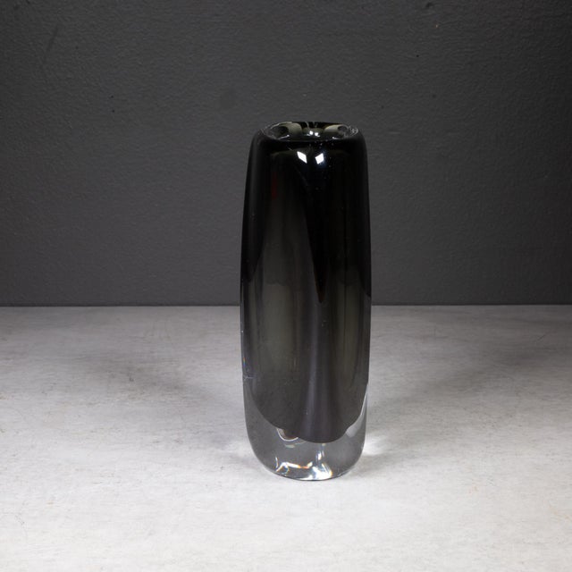 ABOUT "Sommerso" vase in charcoal gray and clear glass. Engraved Orrefors NU 3538/4" CREATOR Nils Landberg for Orrefors,...