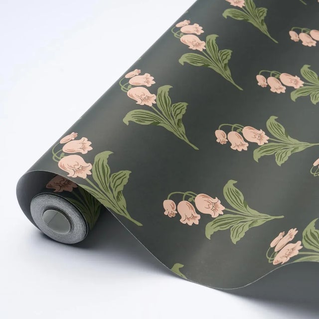 Schumacher SAMPLE - Schumacher Lily Of The Valley Wallpaper In Midnight For Sale - Image 4 of 4