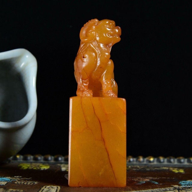 This exquisite vintage Chinese seal is crafted from Shoushan Tianhuang stone, renowned for its rich, honey-yellow color...
