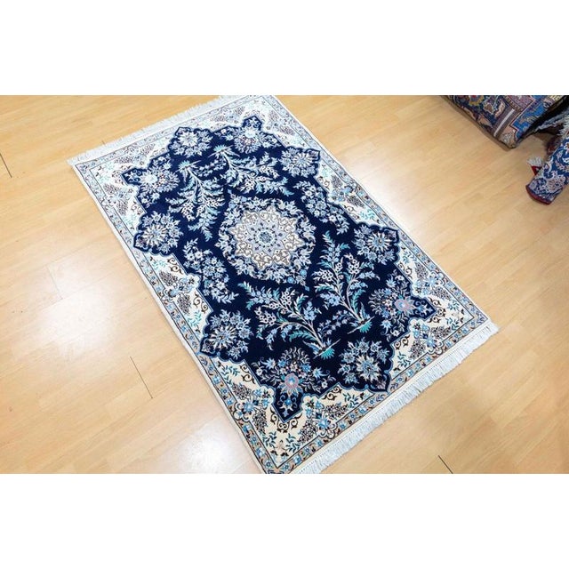 Middle Eastern Rug in Silk and Wool For Sale - Image 4 of 18