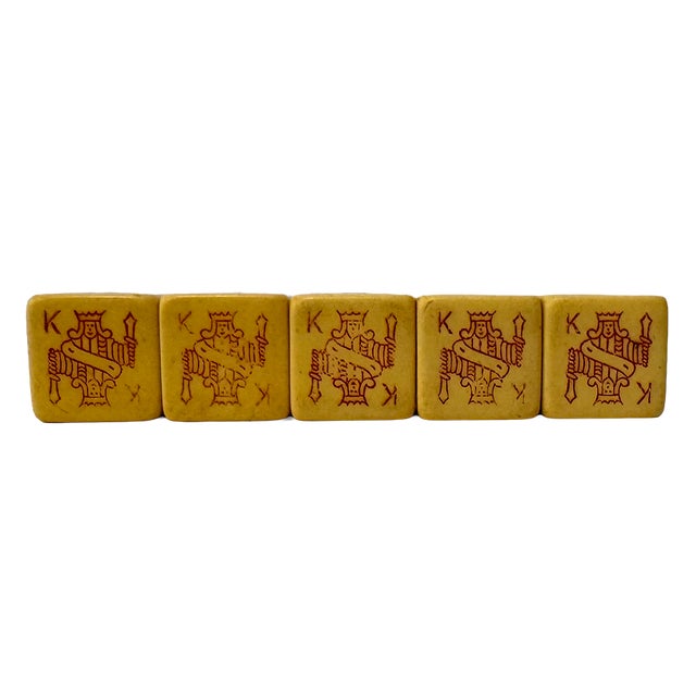 Vintage 1950s Old Parr De Luxe Bakelite Poker Dice Set in Fitted Case For Sale - Image 4 of 12