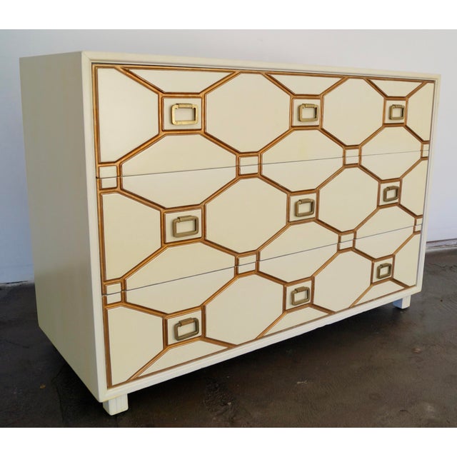 White Mid-Century Hollywood Regency Dresser by Dorothy Draper for Henredon For Sale - Image 8 of 11