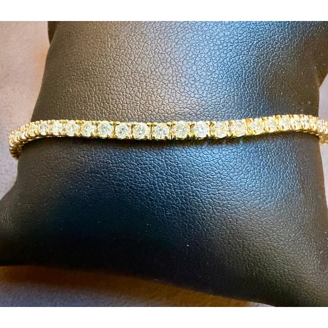 Round Diamond Line Tennis Bracelet in Yellow Gold 3.85 Carat, 14 K Yellow Gold For Sale - Image 4 of 18