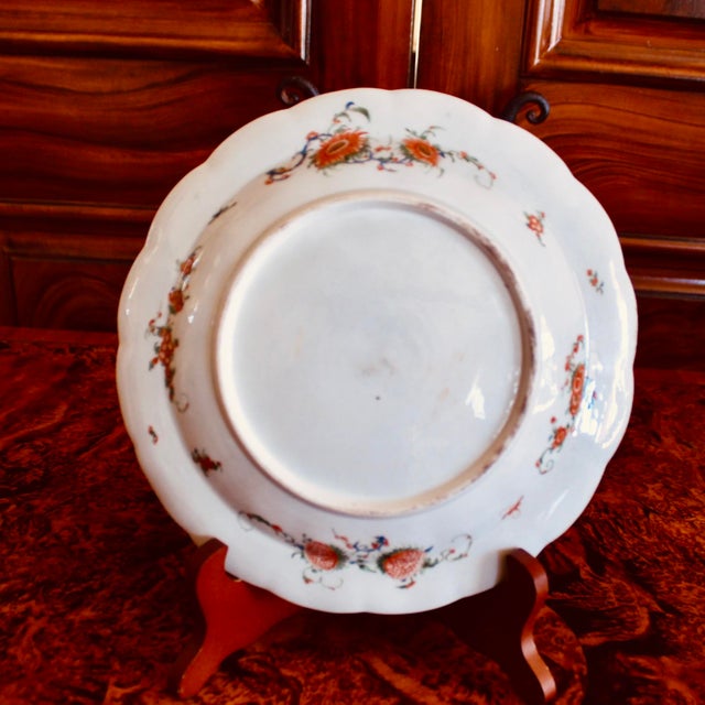 English Worcester 'Old Scarlet Japan' Pattern Scalloped Edge Dish, 18th Century For Sale - Image 12 of 12
