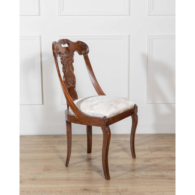 Set of Four 19th-Century Lombard Gondola Chairs in Carved Walnut For Sale - Image 9 of 13