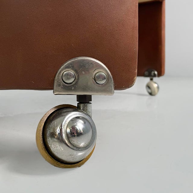 Mid-Century Modern Italian Armchair by Luigi Massoni for Poltrona Frau, 1960s For Sale - Image 16 of 18