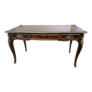 Early 20th Century Louis XV Style French Kingwood Bronze-Mounted Leather-Top Bureau Plat Writing Desk