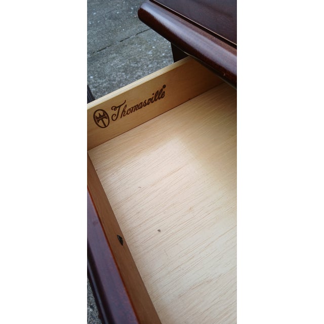 Mid 20th Century Pair of Thomasville Queen Anne Style Mahogany End Tables For Sale - Image 5 of 10