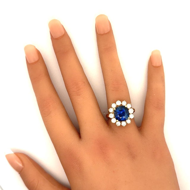 Blue 7.11 Carat Blue Sapphire Diamond 18k Yellow Gold Halo Ring, Gia Certified, Size 7.5 For Sale - Image 8 of 8