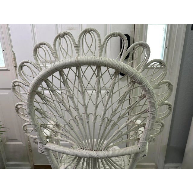 1960s Vintage White Wicker Peacock Backed Fiddlehead Chair For Sale - Image 6 of 10