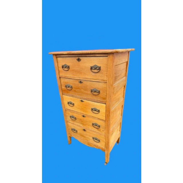 Victorian 1920s Antique American Tiger Oak Tall Chest Dresser on Casters in the Style of Ralph Lauren For Sale - Image 3 of 11
