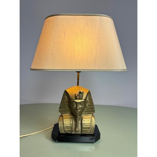 Vintage Egyptian Revival Sculptural Brass Pharaoh Table Lamp with Cream Textile Shade, 1970s For Sale - Image 9 of 12