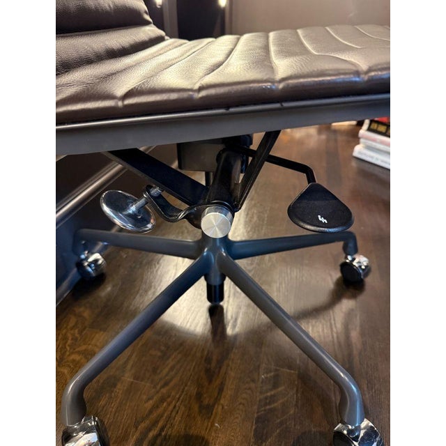 Herman Miller Eames Aluminum Group Management Chair Ea335 For Sale In Washington DC - Image 6 of 9