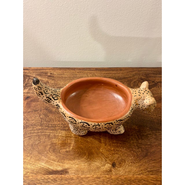 Ceramic Brazilian Indigenous Waujá Waurá Handmade Jaguar Pottery Bowl For Sale - Image 7 of 8