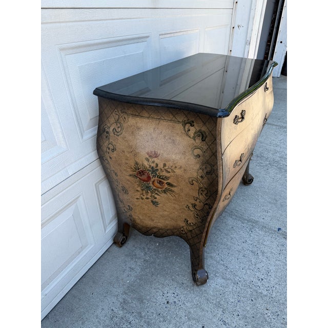 Vintage Louis XV Style Floral Painted Bombe Chest of Drawers With Black Top For Sale In New York - Image 6 of 12