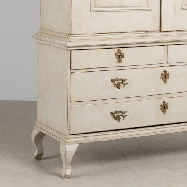 Late 18th Century Swedish Gray Painted Pine Wedding Cabinet For Sale - Image 6 of 10