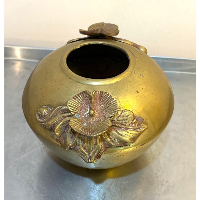 1970s Heavy Brass Tapered Flower-Side Planter / Vase For Sale - Image 4 of 4