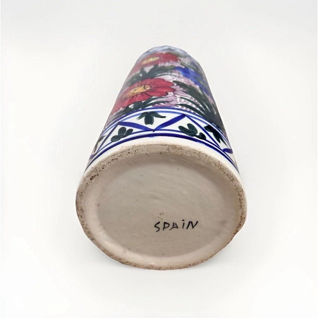 The Skinny There’s something about hand-painted Spanish ceramics that instantly warms a space—but this one does it with a...