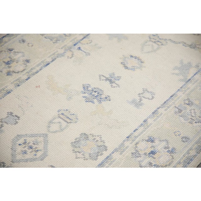 This modern Turkish Oushak rug is a stunning piece of art that has been handwoven using traditional techniques by skilled...