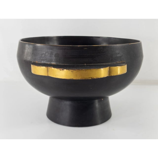 19th Century Japanese Lacquer Centerpiece Bowl With Kamon For Sale - Image 5 of 12