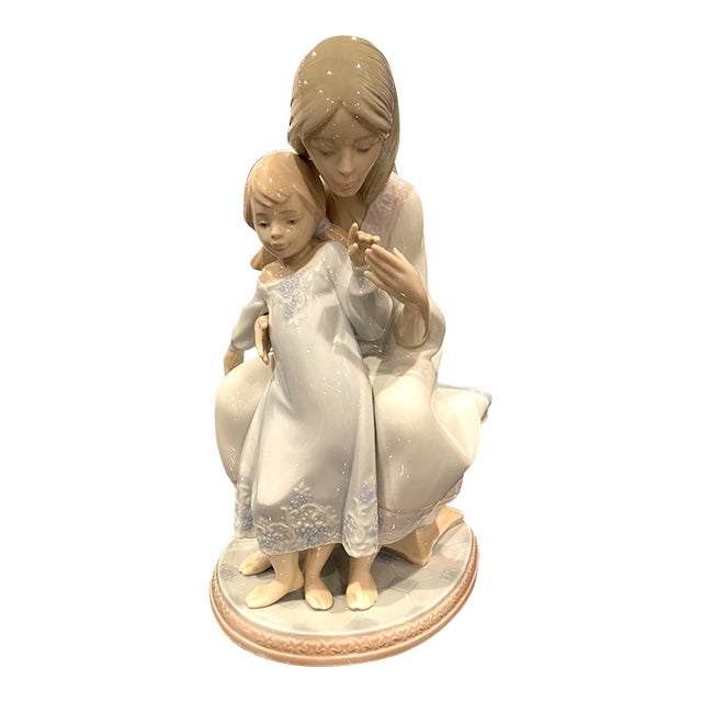 1980s Lladro #1527 "Tenderness" Original Box Beautiful Mother/Child Sentimental For Sale