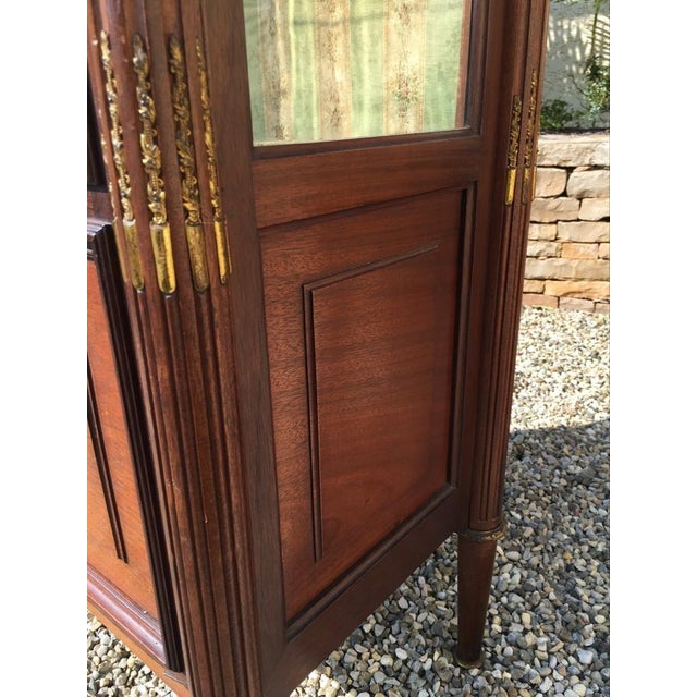 Louis Xvi Style Mahogany & Golden Bronze Showcase For Sale - Image 9 of 12
