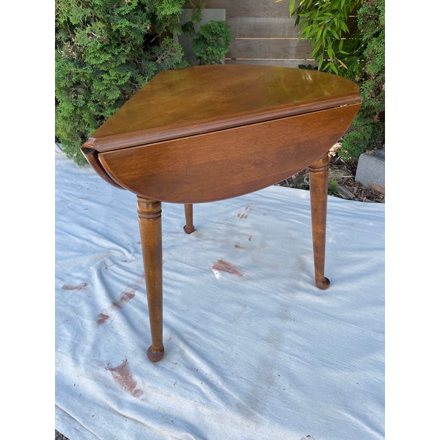 Late 20th Century Late 20th Century Ethan Allen Heirloom Nutmeg Maple Trefoil Drop Leaf Table, Model #0871 For Sale - Image 5 of 11