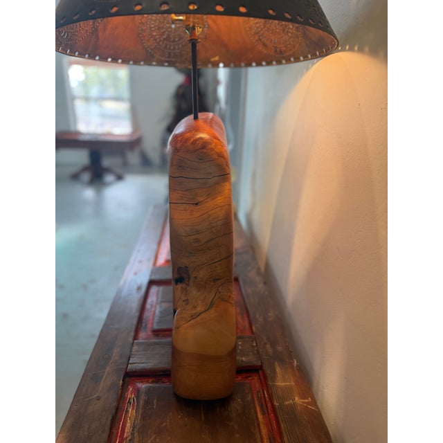 Early 20th Century Southwestern Studio Craft Juniper Slab Table Lamp With Turquoise Inlay & Pierced Metal Shade For Sale - Image 4 of 14