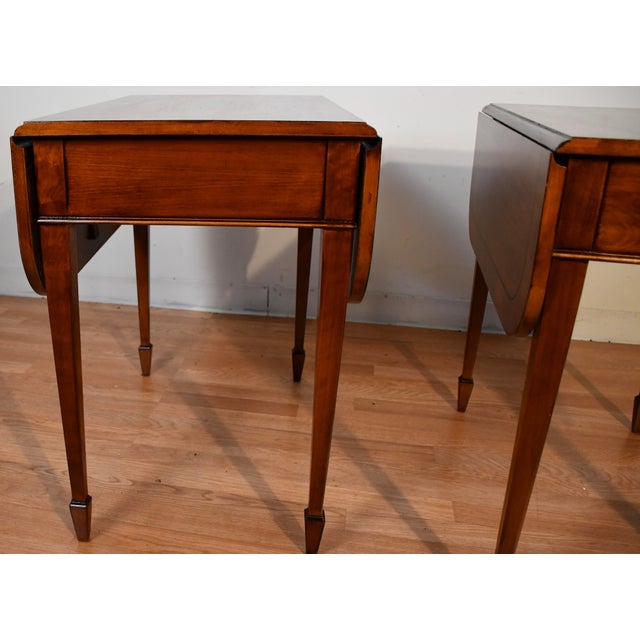 Brown 1950s Pair of Vintage Hekman Cherry Inlaid Drop-Leaf Pembroke Side Tables / End Tables For Sale - Image 8 of 18