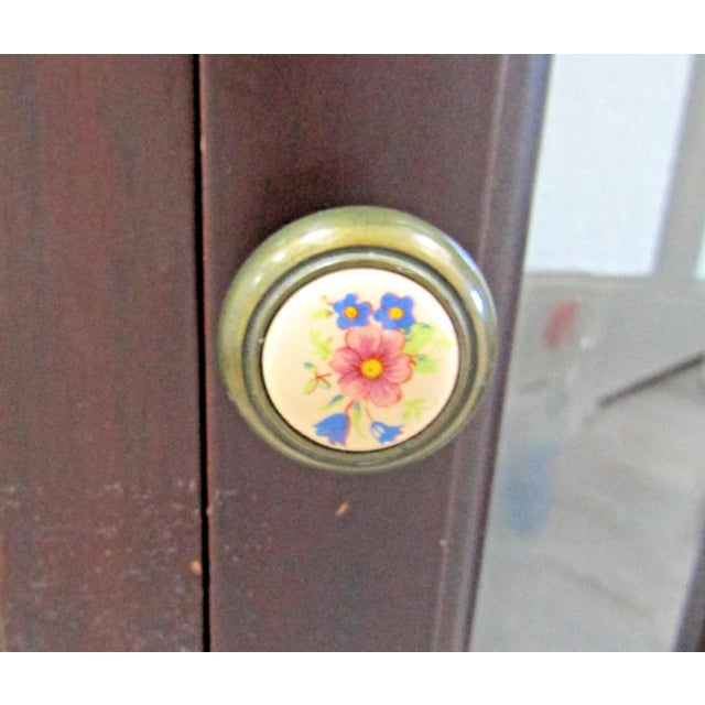 1930's Queen Anne Mahogany Kidney Shaped Beveled Glass Tray Top Drink Cabinet For Sale - Image 12 of 18