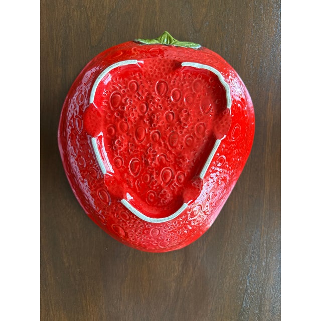 This large and rare Italian ceramic strawberry bowl is wonderful for anyone who appreciates vintage Italian ceramic...