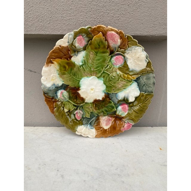 Late 19th Century Majolica Strawberries Plate Orchies, Circa 1890. For Sale - Image 5 of 5