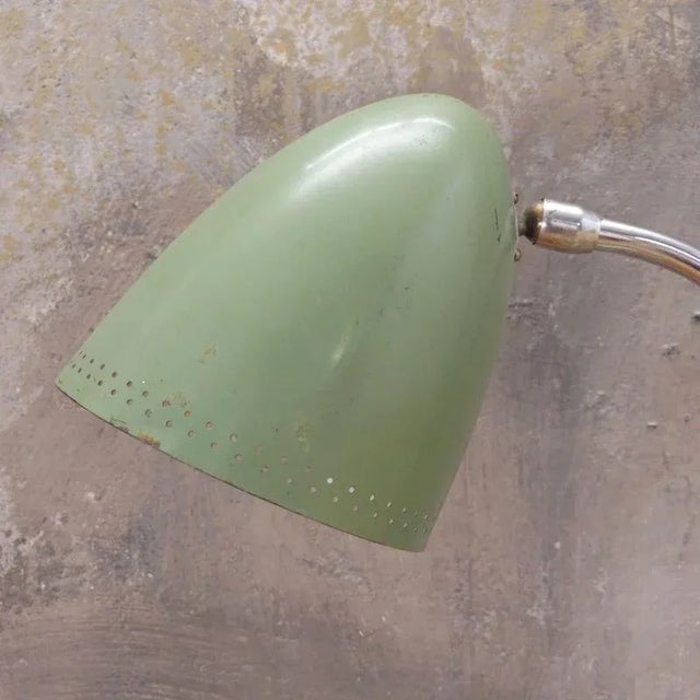 Mid-Century Modern Green Lacquer and Chrome-Plated Flexible Table Lamp, 1950s For Sale - Image 3 of 5