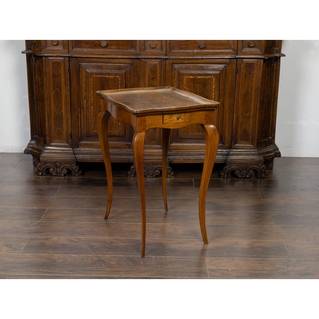 French French 19th Century Louis XV Style Walnut Side Table with Serpentine Tray Top For Sale - Image 3 of 9