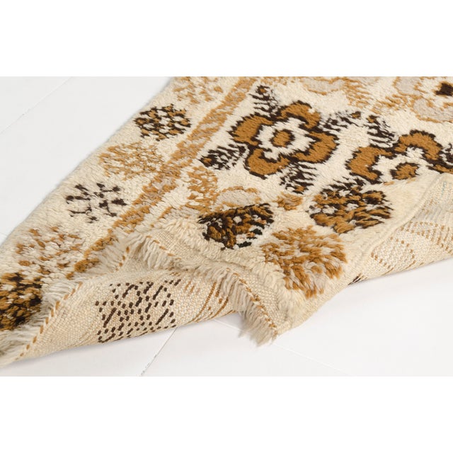 1950s Mid 20th Century Handwoven Turkish Area Rug For Sale - Image 5 of 10