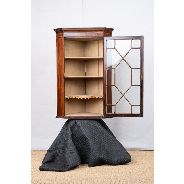 Late 18th Century Georgian Wall Mounted Corner Cabinet For Sale In San Diego - Image 6 of 11