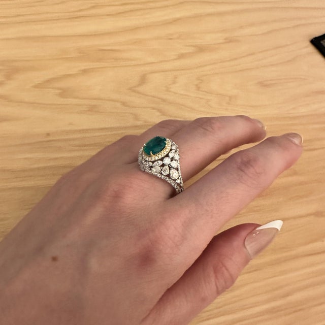 Modern Exceptional Gia Certified Emerald in a Bespoke Heirloom Setting: Solid 14k Gold, Size 6.75 For Sale - Image 3 of 11