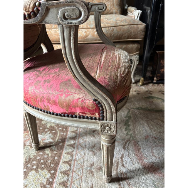 This château find is ready for your perfect fabric choice. Elegant yet sturdy this fauteuil date’s from the era after the...
