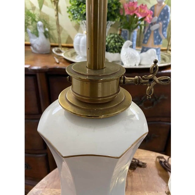 Mid 20th Century Vintage Stiffel Creamy White Ceramic and Brass Plume Buffet or Table Lamps, a Pair For Sale - Image 5 of 12