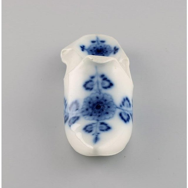 Meissen, Germany. Antique miniature slipper in hand-painted porcelain. Late 19th century. Measures: 16.5 x 6 cm. In very...