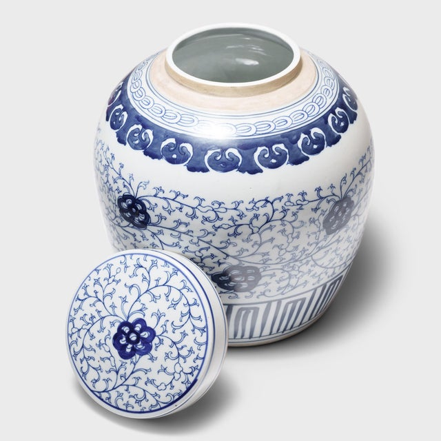 Chinoiserie Chinese Blue & White Trailing Vines Jar For Sale - Image 3 of 3