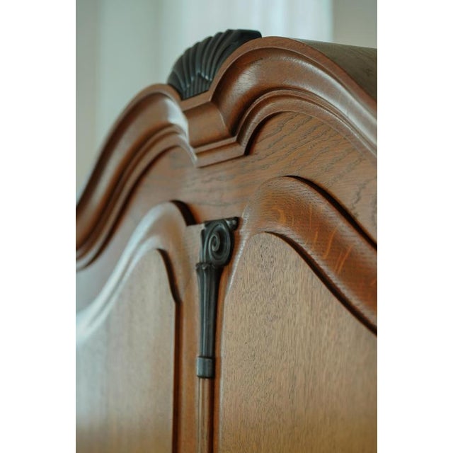 Early 20th Century Art Deco Danish Oak Cabinet with Hand-Carved Details, 1930s For Sale - Image 6 of 18